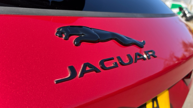 Jaguar F-Pace 2.0 D200 R-Dynamic SE Black 5dr Auto AWD Diesel Estate